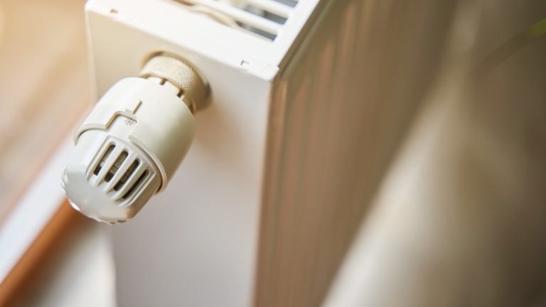 Radiatori un dvieļu žāvētāji daudzdzīvokļu mājā – kopīpašums vai atsevišķais īpašums?