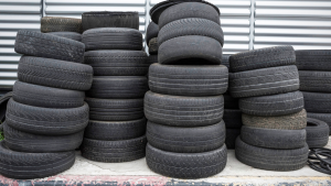 Iedzīvotāji aicināti bez maksas nodot nolietotās vieglo automobiļu riepas
